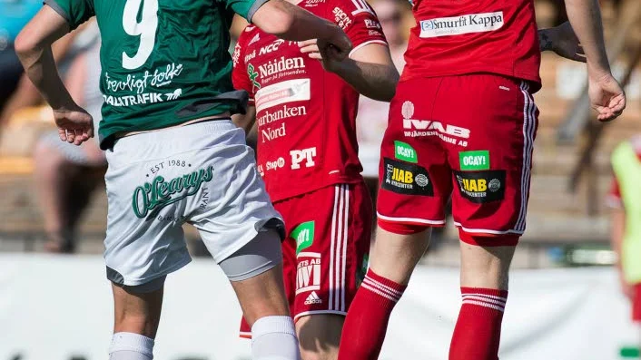 Sköna segern. Piteå knäckte Brage i slutminuten.