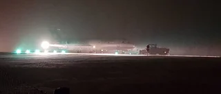Flygplan åkte av landningsbanan
