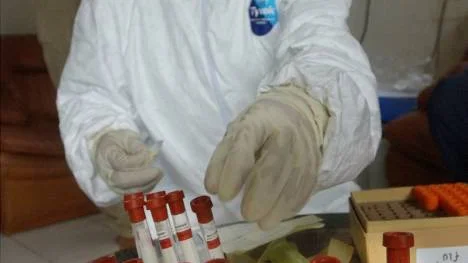 Vid en blodtransfusion fick Åke den svåraste varianten av blodsmittan hepatit C, som ger svår leverpåverkan. Trots Åkes svåra kroniska sjukdom och de tuffa cellgiftsbehandlingarna han måste                                           genomgå fick han i juli 2008 besked av Försäkringskassan att han inte längre skulle få någon sjukpenning.foto: scanpix