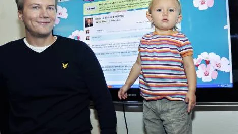 Jonas Lejons blogg på Bloggy upplyste NSD om att Googlebilen var i stan. En kunnig medarbetare satte reporten på spåret att vi hade med en kändis i webbvärlden att göra. Här med dottern Tyra, 1,5.