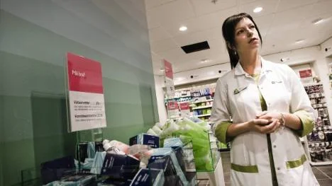 "Det är stor efterfrågan på handsprit. Förmodligen på grund av svininfluensan", säger Sofie Halleman, chef för apoteket Lejonet i Luleå. foto: simon eliasson