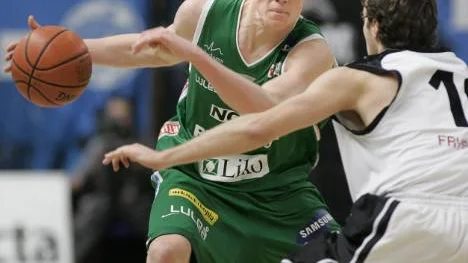 Jonas Jerebko, här i Plannjas dress, draftades av NBA-klubben Detroit Pistons natten till fredagen.