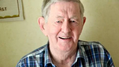 En glad pensionär och saabägare trots allt. Bertil Brunströms bil är återfunnen. Tack vare NSDwebbens alerta läsare.