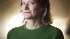 Jennifer Egan delar sin tid mellan journalistik och författande. "De kompletterar varandra väldigt bra", säger hon.