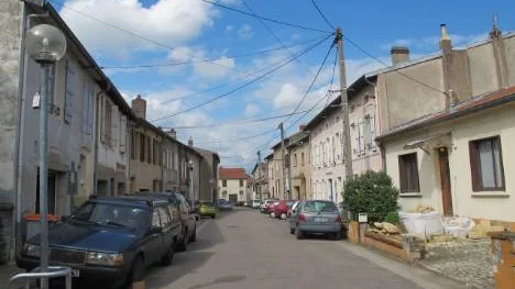 Bygata i vänorten Novéant-sur-Moselle.