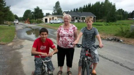 Ludvig Byström, 12 år, Lämpi Johansson och Pontus Lindgren, 13 år, bor i Svartbjörnsbyn, som de senaste åren har haft flera fall av harpest. Ludvigs lillasyster drabbades när hon bara var 1,5 år.FOTO: Lena Tegström