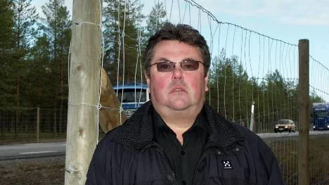 Roland Nordin tycker att Väg-verket ska förlänga viltstängslet omgående. FOTO: K-L SUNDQVIST