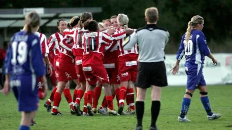 Gångna derbyns spöke. Mycket talar för att Piteå vinner i år också - men det kan också vara enda chansen för Alvik att vinna en match i år, enligt NSDs fotbollsexpert Lars Folkesson. Arkivfoto: Bengt-Åke Persson