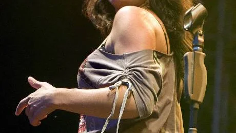 Med sig på denna turné har Jill ett nytt band som hon har spelat med i ett år. foto: göran ström