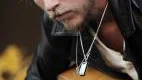 Luleåkillen Ludvig Svartholm gjorde sig bra i den kyliga norrlandsnatten, med gitarren och de vackra, vemodiga melodierna.