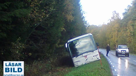 Bussen körde i diket på väg mot Tranås.