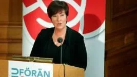 "Jämlikhet och utveckling är två sidor av samma mynt", framhöll avgående S-ledaren Mona Sahlin i sitt tal vid det socialdemokratiska förtroenderådets möte 4 december.