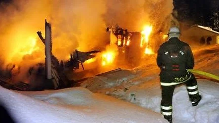 stugbrand mjöfjärden söndagkväll