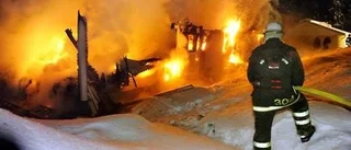 Villa totalförstörd i brand
