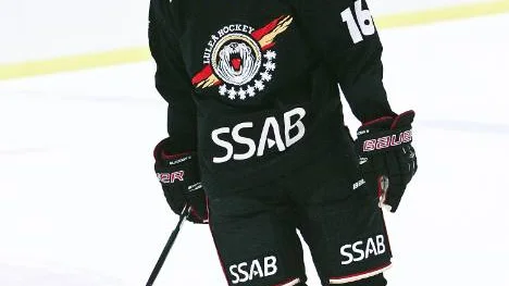 Niklas Olaussons rygg fortsätter att ställa till problem. Nu missar landslagscentern matchen mot Färjestad.