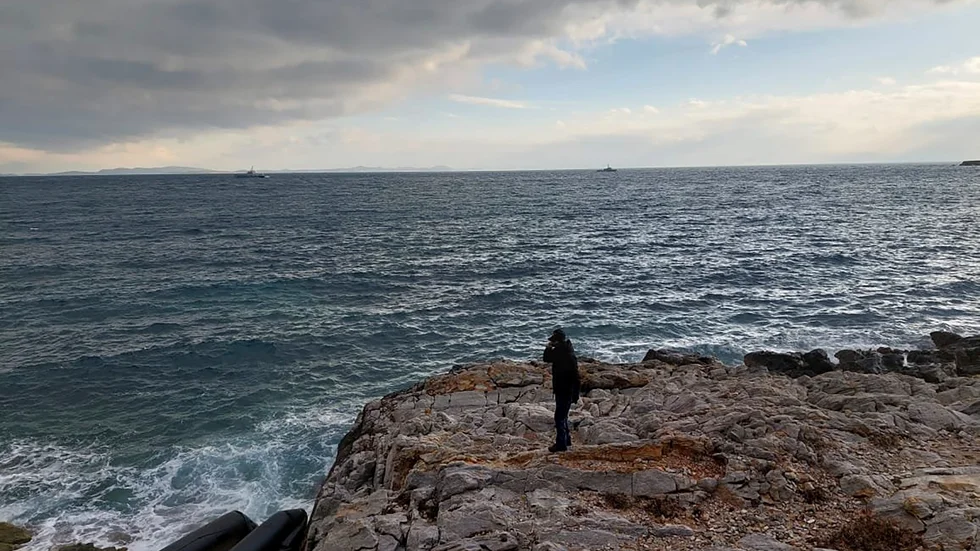 Övervakningen av Egeiska havet har ökat och därmed försöker fler migranter ta sig över floden Evros i stället. På bilden grekisk kustbevakning som flyger över Egeiska havet. Arkivbild.