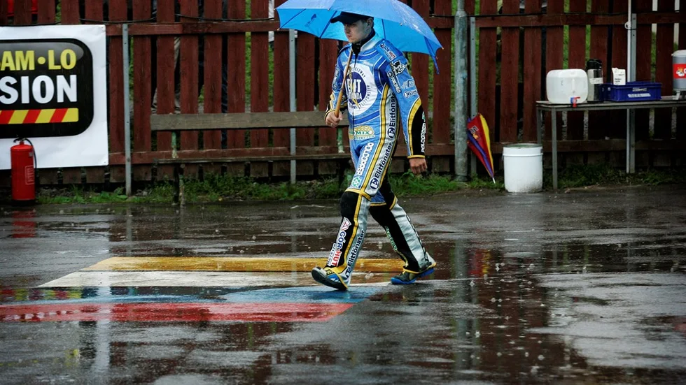 Gårdagens match mellan Piraterna och Vetlanda stördes av regnet ? och strax efter 20.00 kom beskedet att mötet skjuts upp. Nytt kördatum blir i stället 29 juli.