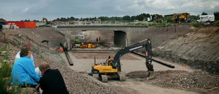 Ny tågbro på plats i Skänninge