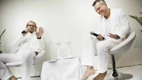 Fredrik Lindström och Henrik Schyffert säger att de har spioner ute för att kolla inredningshetsen ute i landet.