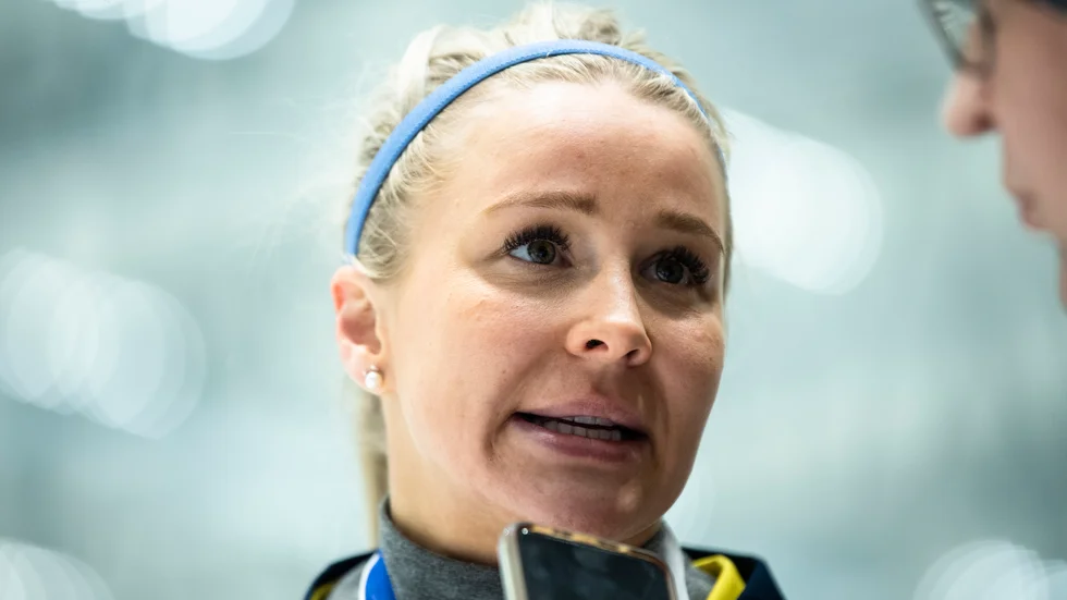 "Det är starkt nej från min sida", säger Linnea Larsson, lagkapten i damlandslaget, på en fråga om Ryssland kan släppas in i bandy-VM trots att kriget fortsätter.