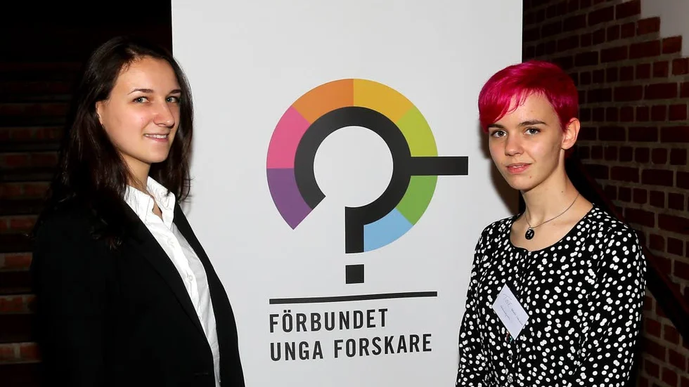Unga forskare. Diana Diez och Tove Verner-Carlsson vill att intresset för naturvetenskap blir lika okej som fotboll och fiol.