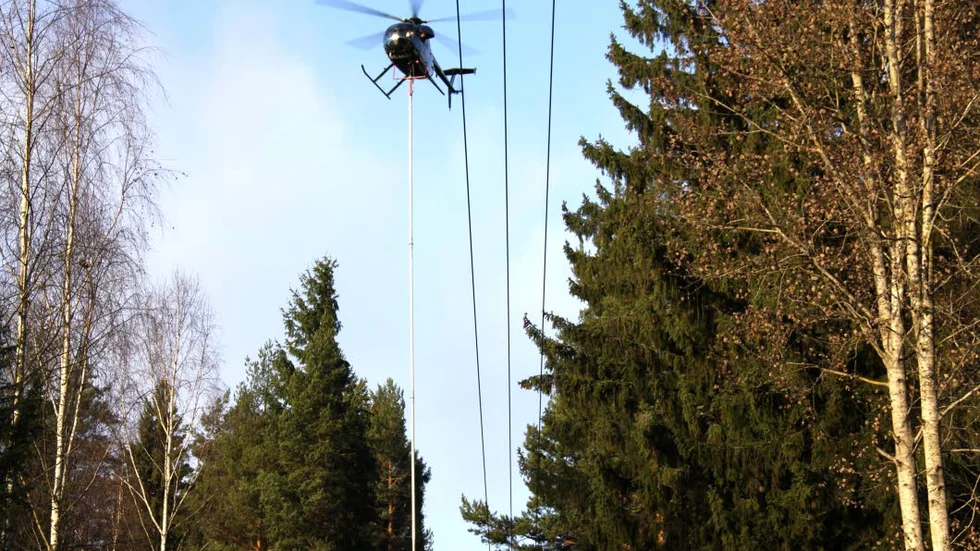 Jämna kanter. Helikoptern rensar en sida i taget.