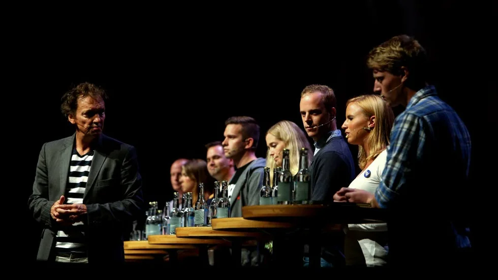 Politisk debatt för Linköpings gymnasieelever i Saabarena med Lennart Ekdal som moderator.
