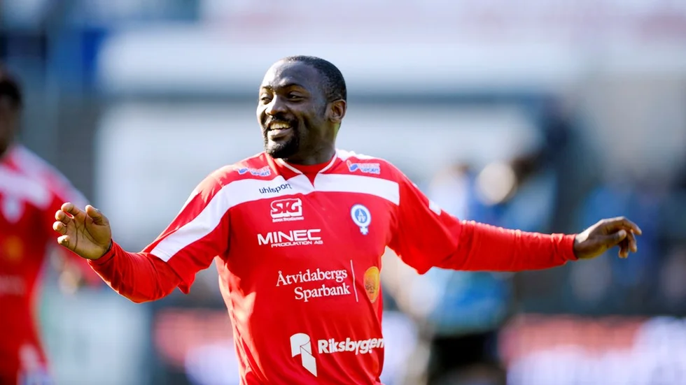 ÅFF:s John Owoeri jublar efter 1-2-målet.