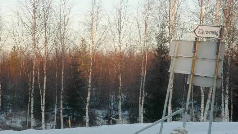 Här kommer skogen snart att ersättas av entreprenadmaskiner och inom två år ska den nya fängelseanstalten öppna. På det infällda flygfotot är fängelse-området markerat med en vit ram.FOTO: linda danhall
