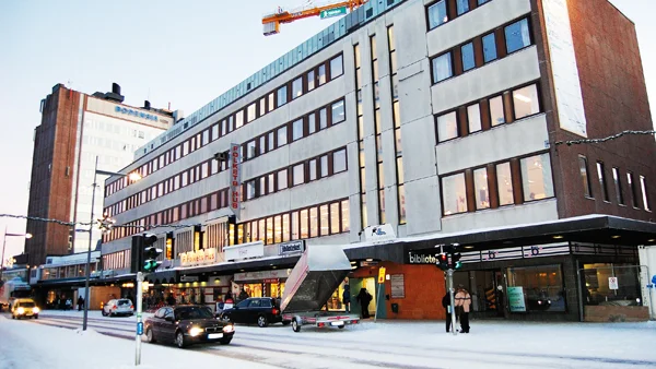 Medborgarhuset var Sveriges modernaste folktandvårdsklinik när den invigdes 1966. Nu är den i stort behov av renovering.             Bara sedan 2002 har tre stora renoveringsarbeten på grund av vattenskada genomförts. FOTO: leif hammarström