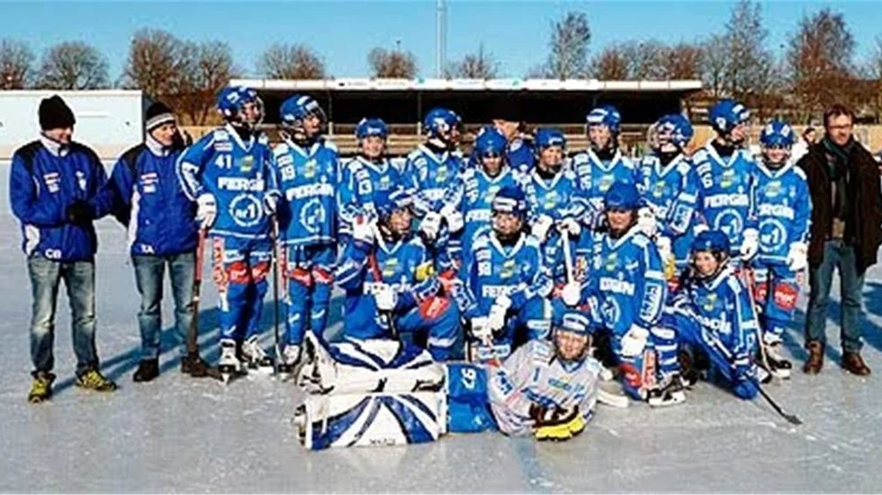 IFK Motala jublar efter segern i Kakservice cup.