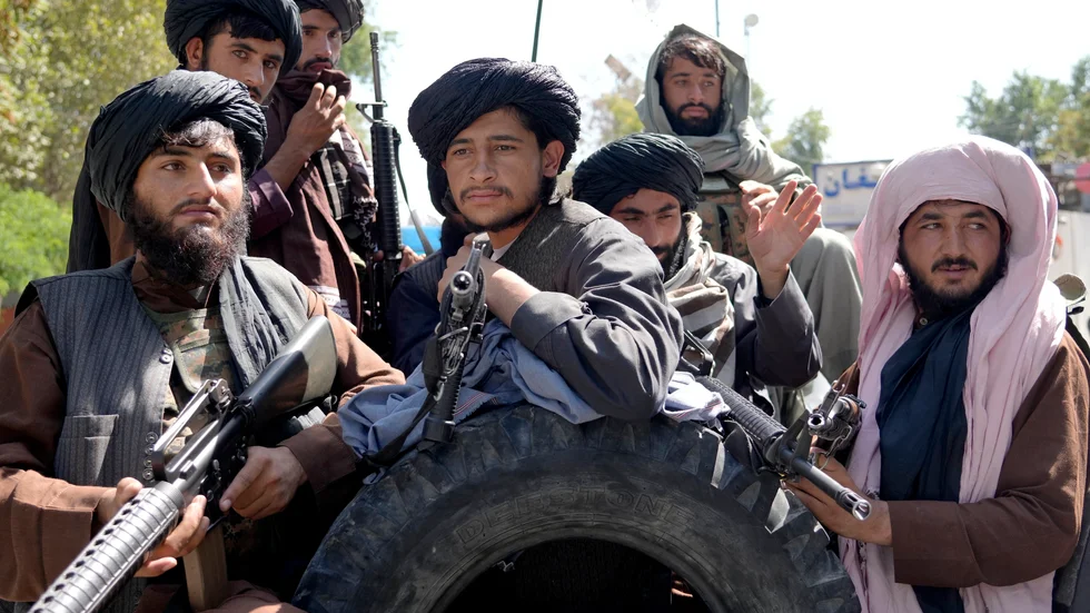 Sedan talibanerna tog makten i Afghanistan i september 2021 utvisar Sverige inga personer dit. Bilden visar talibaner som firar ettårsminnet av maktövertagandet. 
