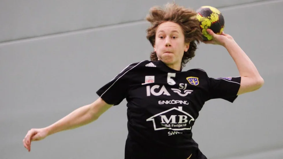 Ludwig Isegren under tiden med EHF. Här i P99-laget.