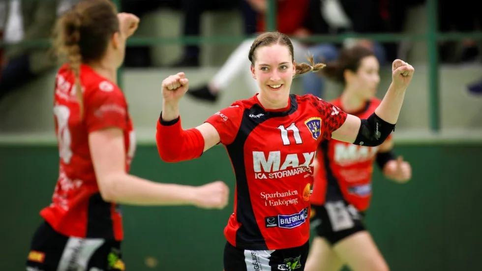 Elva mål av Frida Harladsson som avgjorde med sitt sista mål. EHF vänder underläge i paus med 10-12 till vinst med 23-22.