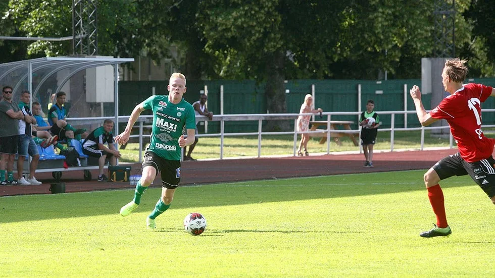 Andreas Larsson var ESK:s bäste spelare framåt i banan.