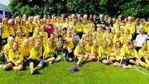 Stora framgångar. Västerviks FF hade stora framgångar i den egna cupen som avgjordes på Karstorp den gångna helgen. På bilden syna stora delar av klubbens 13-14-åringar och deras ledare.                                                                                                                                                                                                                                                                                                                          Foto: Anders Steiner