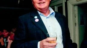 Hoppas på kryss. Det pekar på två mandat för moderaterna i Kalmar län. Västervikskandidaten Bo Lundgren finns på plats tre. Han hoppas att de närmaste dagarnas räkning av personröster ska ta honom in i riksdagen.