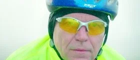 Han tar cykeln till Gibraltar
