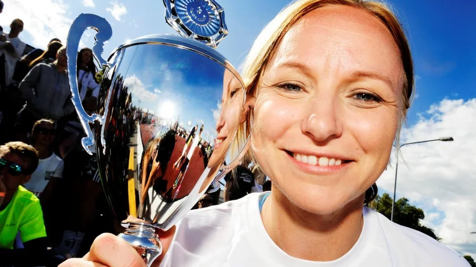 Karolina Vidar ler glatt efter segern i Swedish Floorball Open.