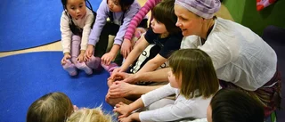Yoga möter sagor på biblioteket