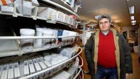 Göran Nilsson sparar pengar genom att följa den rekommenderade läkemedelslistan.
