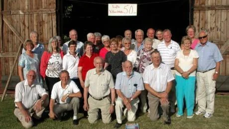 Lofta Viltvårdsklubb har firat 50-årsjubileum på Mariana och Per-Olof Gustafssons loge i Härnum. På plats vid denna mycket trevliga sammankomst fanns ett 30-tal medlemmar på plats med respektive. I förgrunden på bilen ses ett flertal medlemmar som varit med sedan starten 1960.