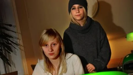 Alexandra Johansson och Tova Rosenqvist ångrar inte sitt val av skola. Det som de gillar med John Bauer är stämningen och att lärarna har humor.