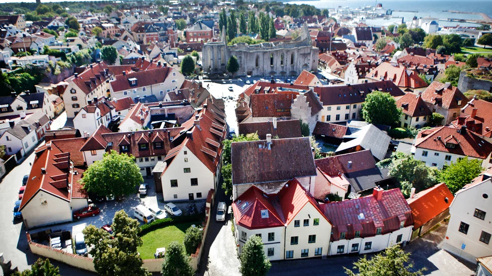 Trots att Visby innerstad är uppsatt på UNESCOS världsarvslista anser Gotlänningens redaktör att Centerpartiet under många år varit synonymt med Gotland.