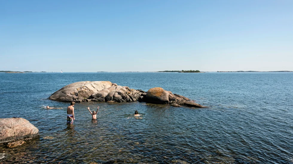 FRISKT. Lika varm som medelhavet är Östersjön inte – men bada i den kan man likafullt.
