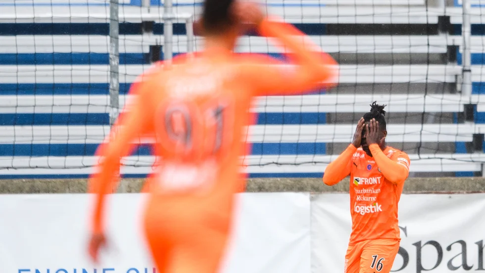 Samuel Nnamani efter att ha bränt ett gyllene läge vid ställningen 1–1. Det visade sig bli klart ödesdigert för ett AFC Eskilstuna som till sist maldes ner av Brage.