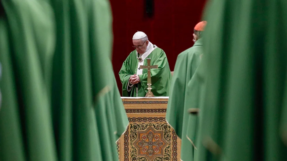 Påve Franciskus förrättar en gudstjänst i fjol i anslutning till ett möte om sexuella övergrepp inom katolska kyrkan. Arkivbild.