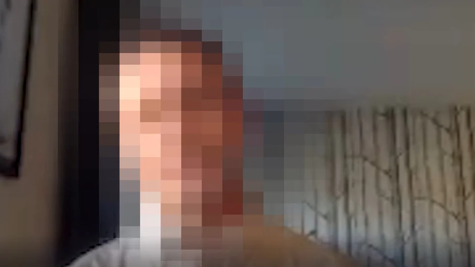 Här förnekar läraren att det finns stöd för en pågående pandemi.