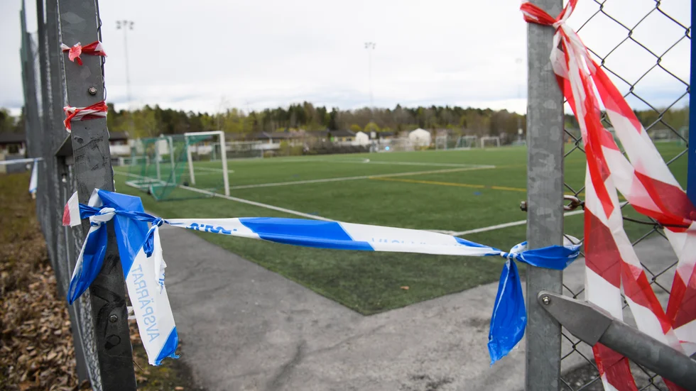 Avstängd fotbollsplan under coronapandemin. 