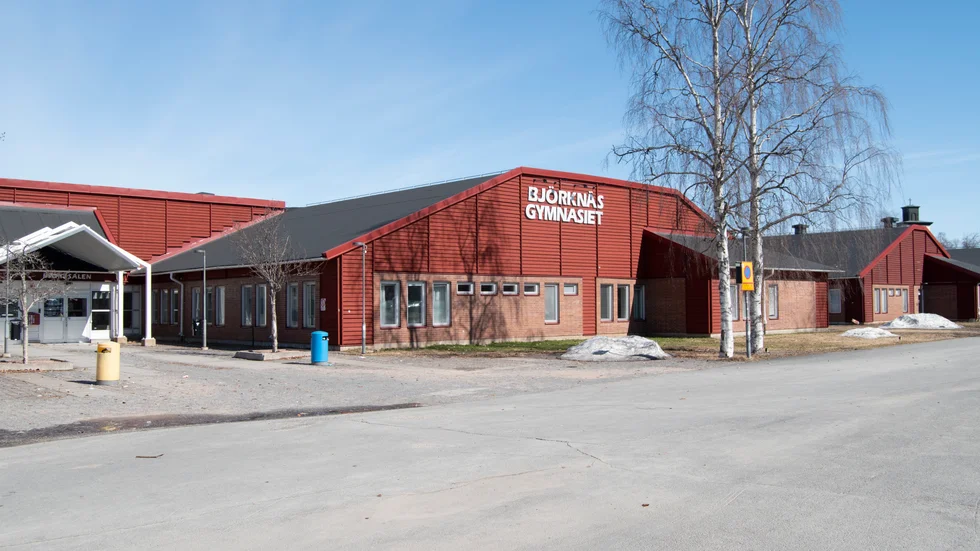 Björknäsgymnasiet har 17 konstaterade fall av covid-19 och fjärrundervisningen förlängs nu.